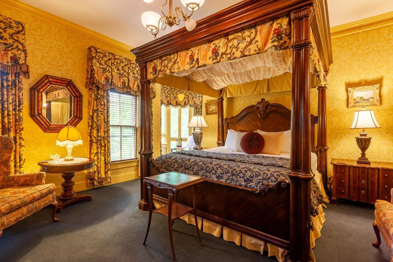 Standard Queen Room