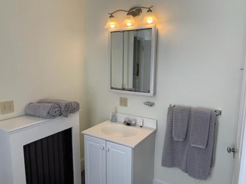 One-Bedroom Apartment,1427808283:JPEG