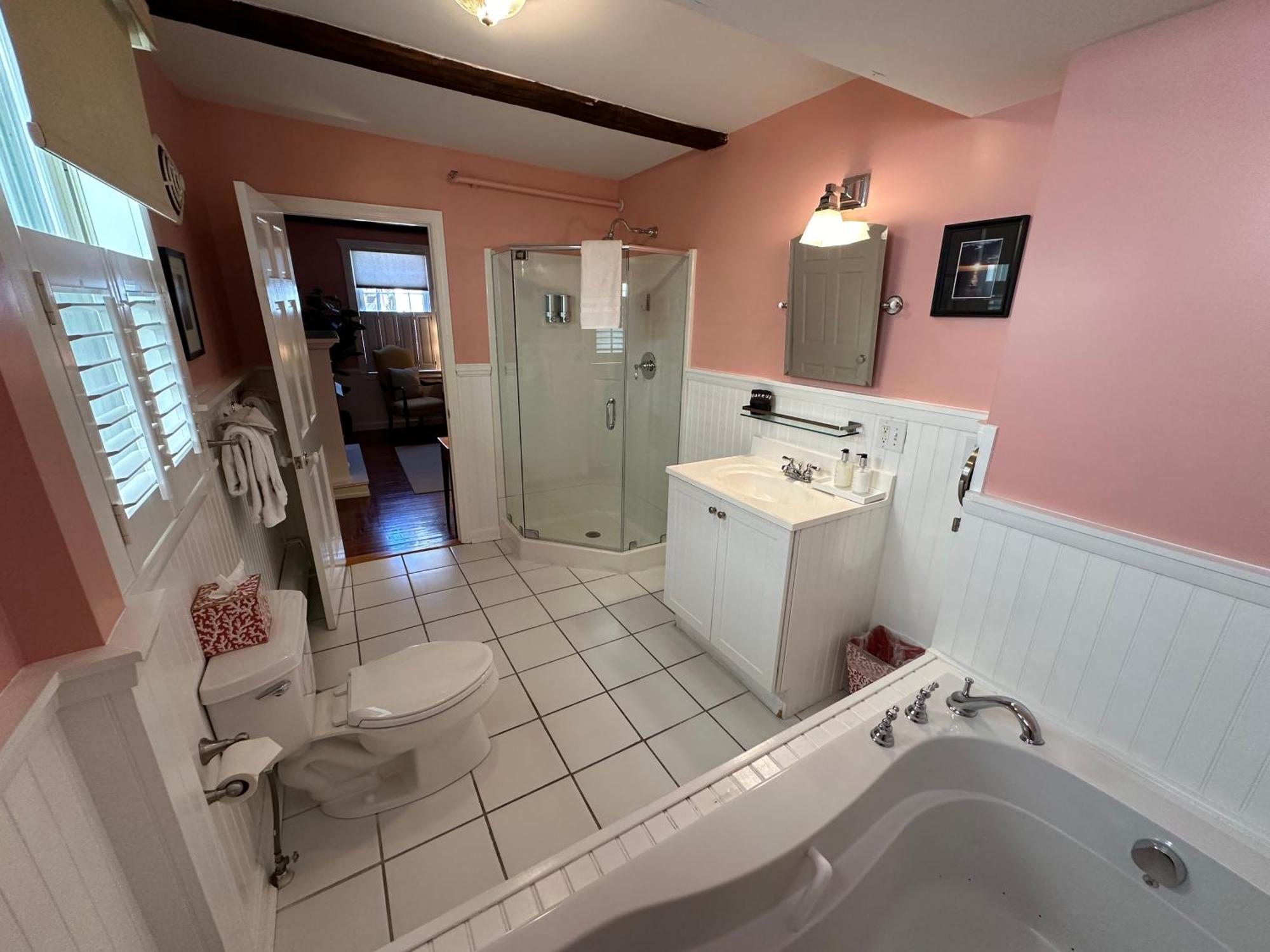 King Suite Spa Bath