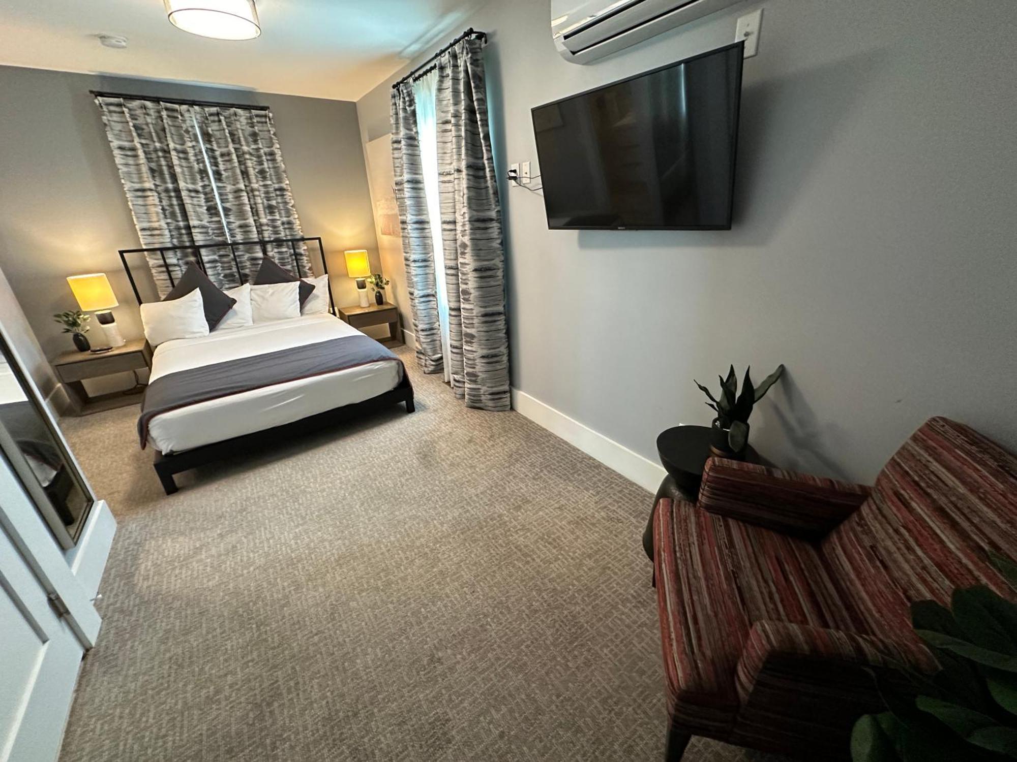 Deluxe Double Room Bath