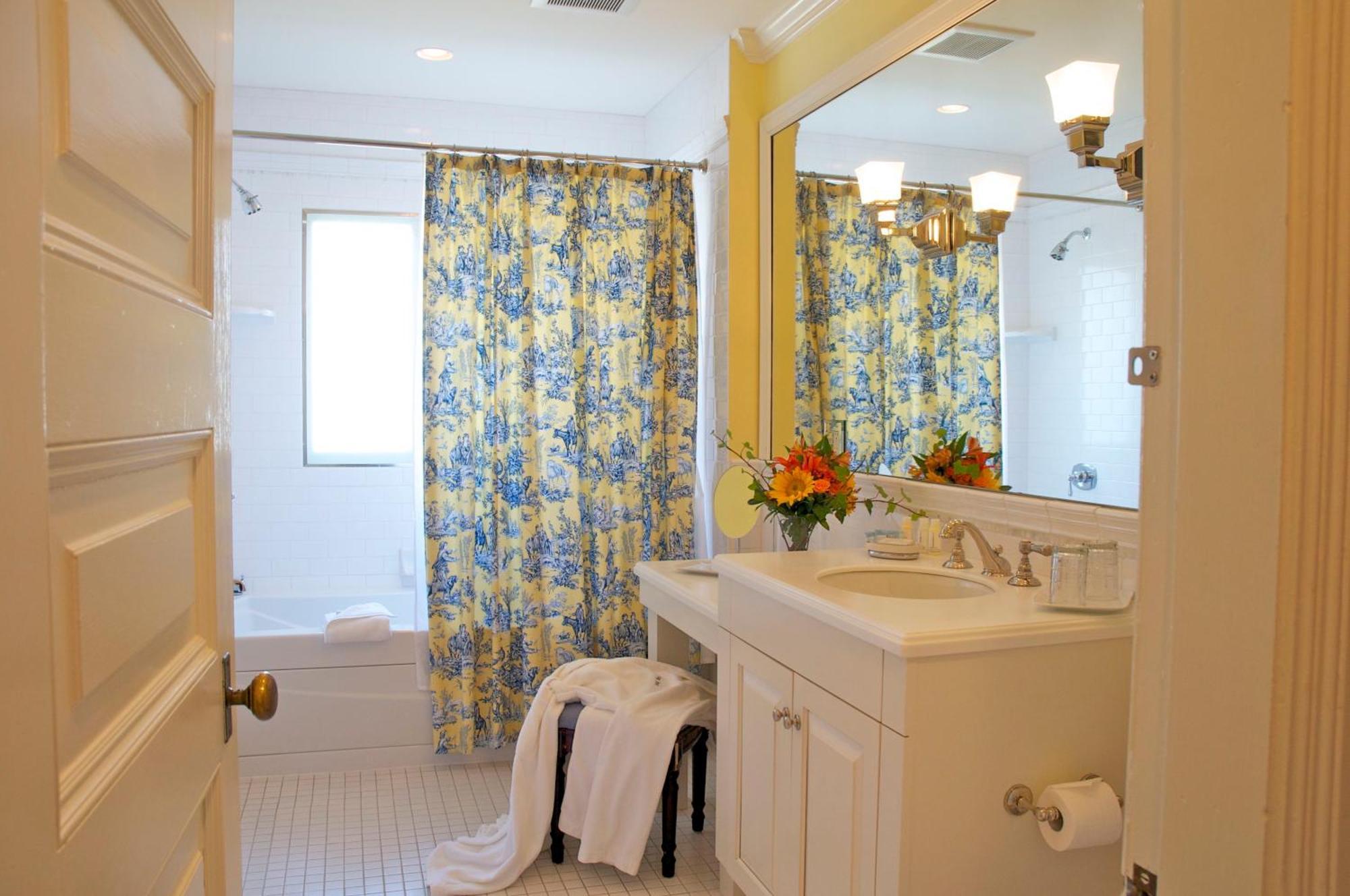 Double Room Private Bathroom Murray Room
