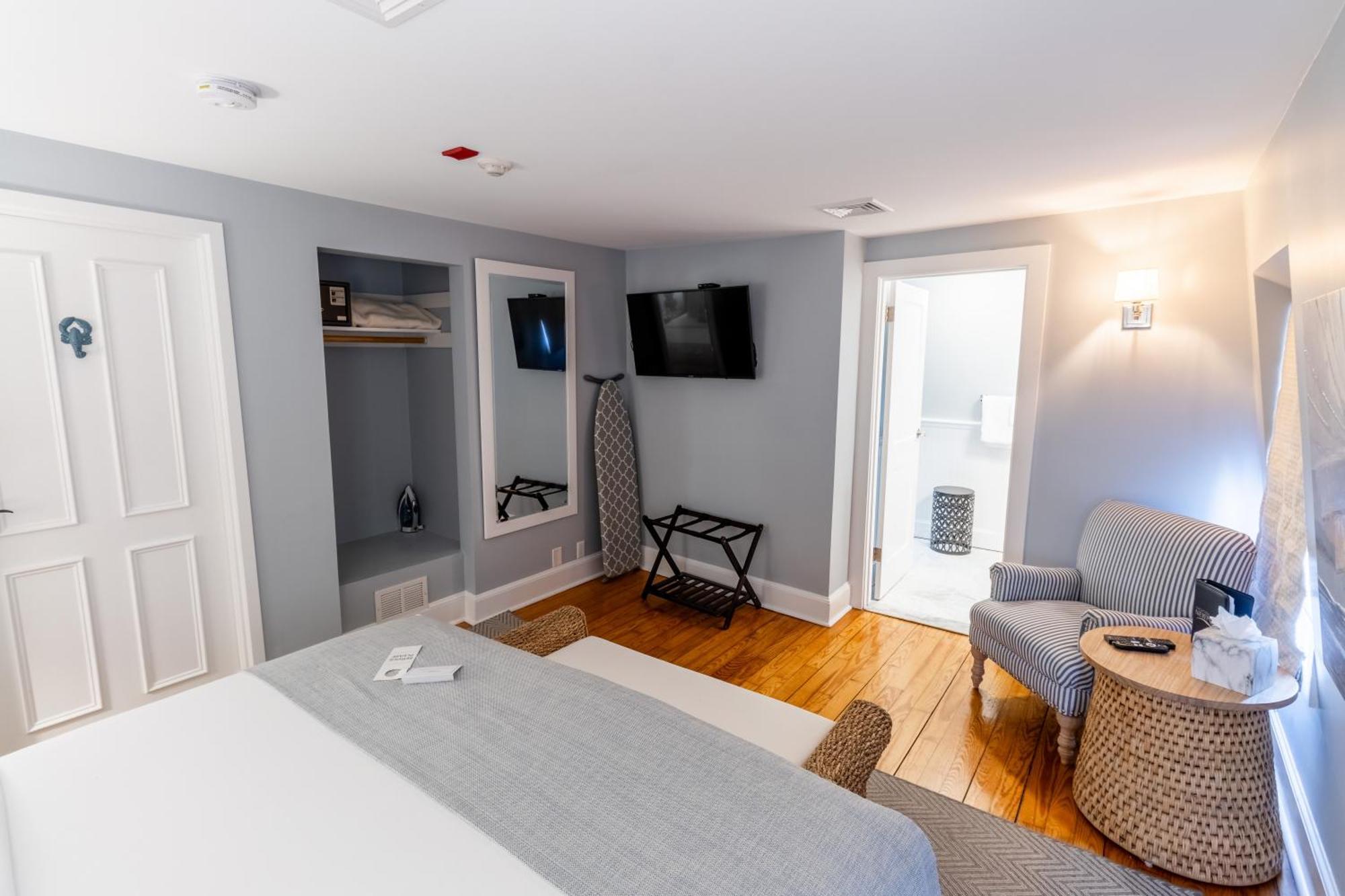 Standard King Room