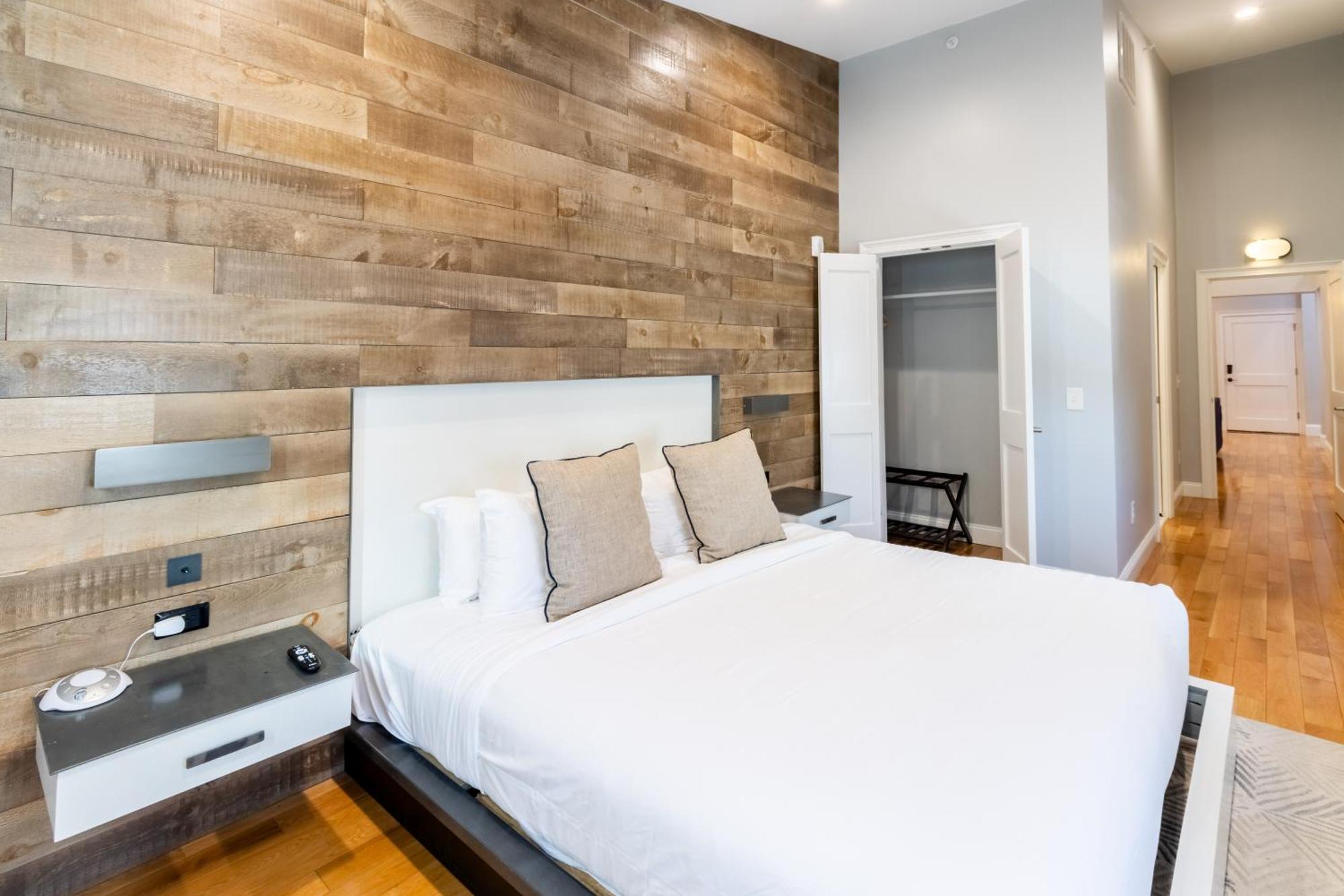 Deluxe Apartment