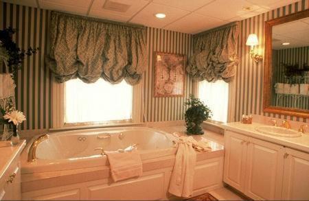 King Room Spa Bath