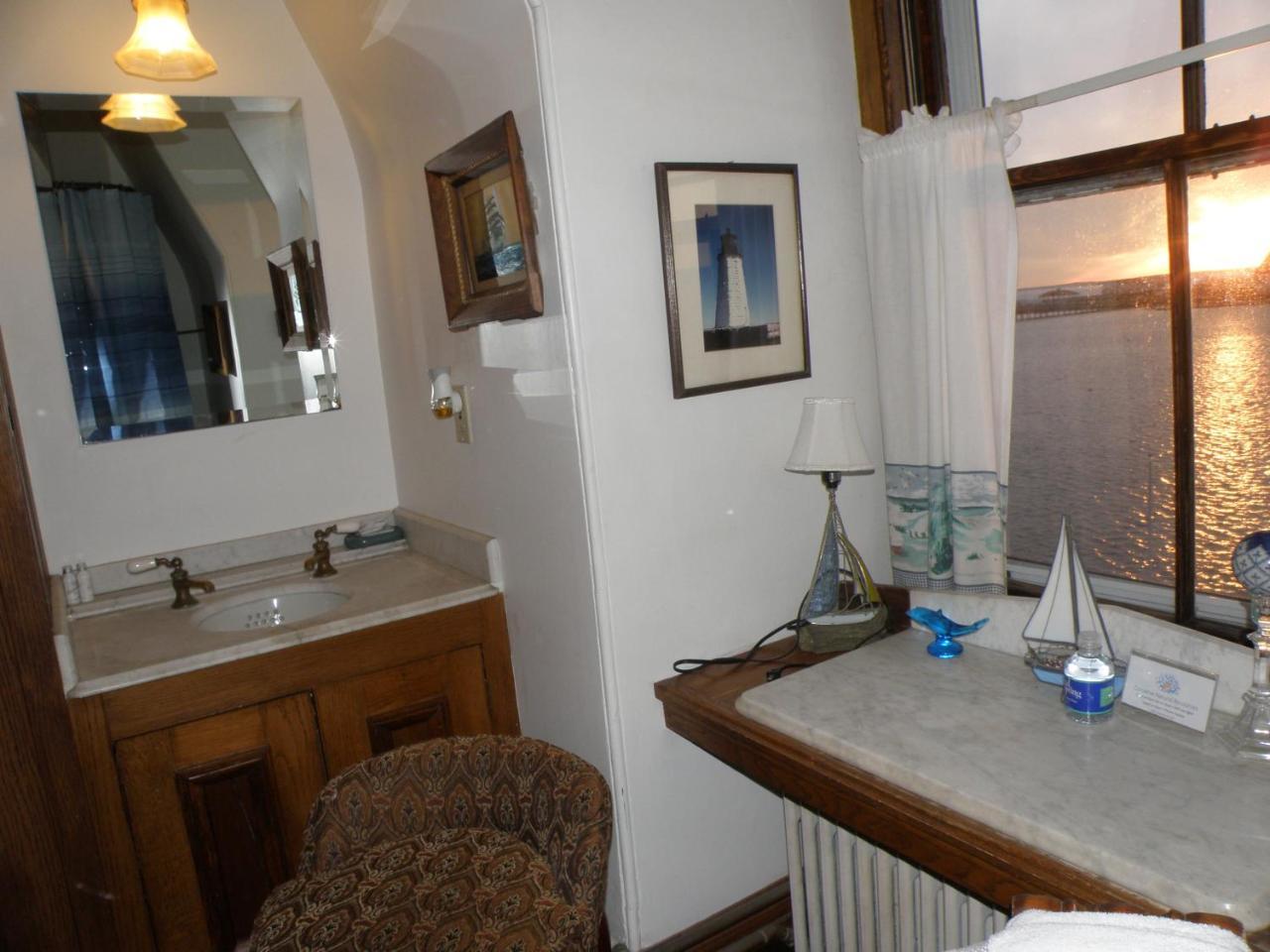 King Room Private Adjacent Bathroom