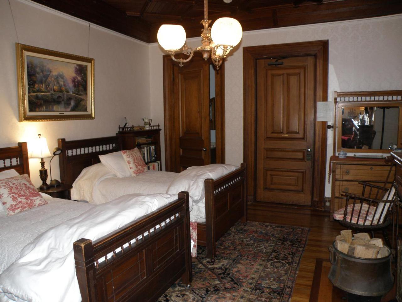 Superior Twin Room with Harbor View (2 Single Beds)