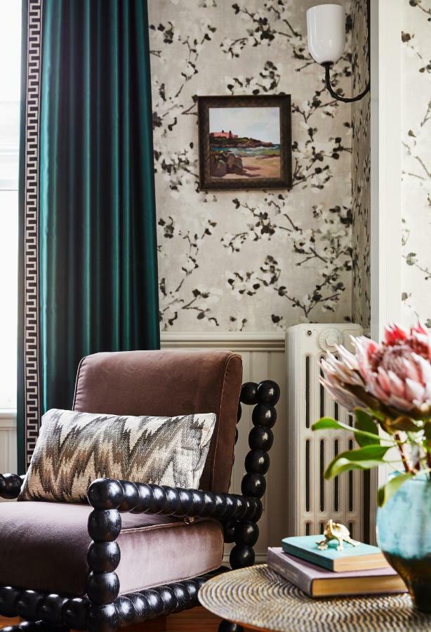 Lark Suite