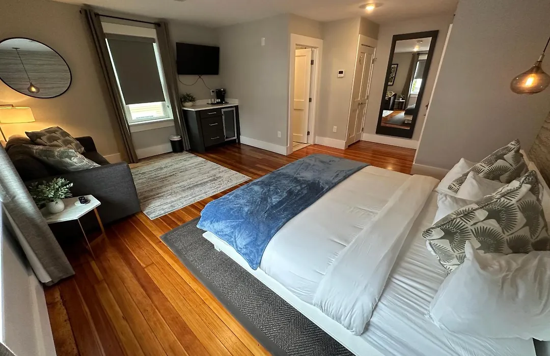 Entire Modern 7 Unit 7 Bath Boutique Inn-1