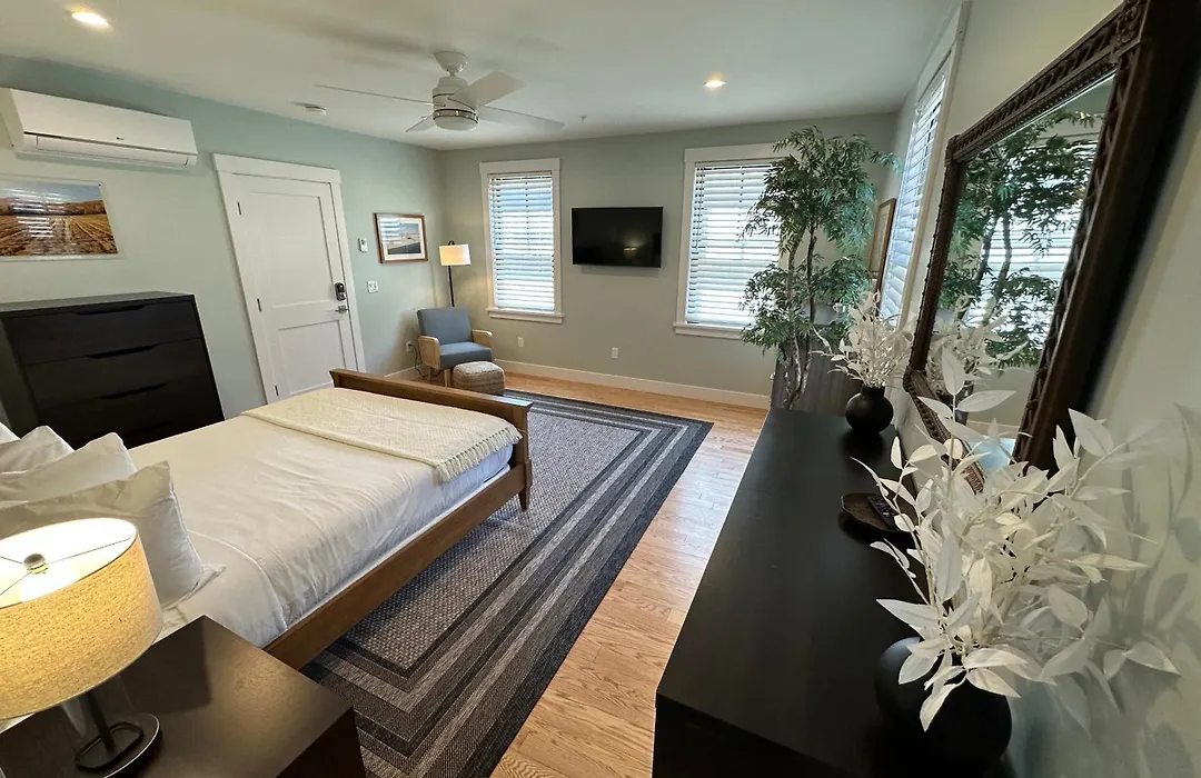 Epic Downtown Newport Location W Parking-1