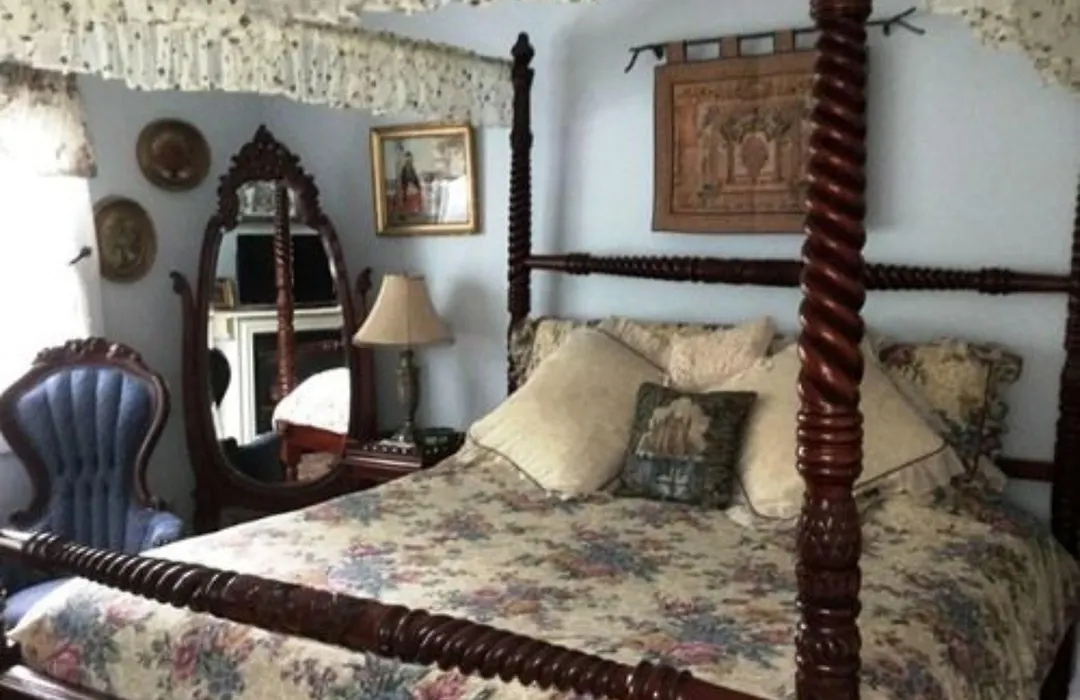 Armistead Cottage Bed & Breakfast-1
