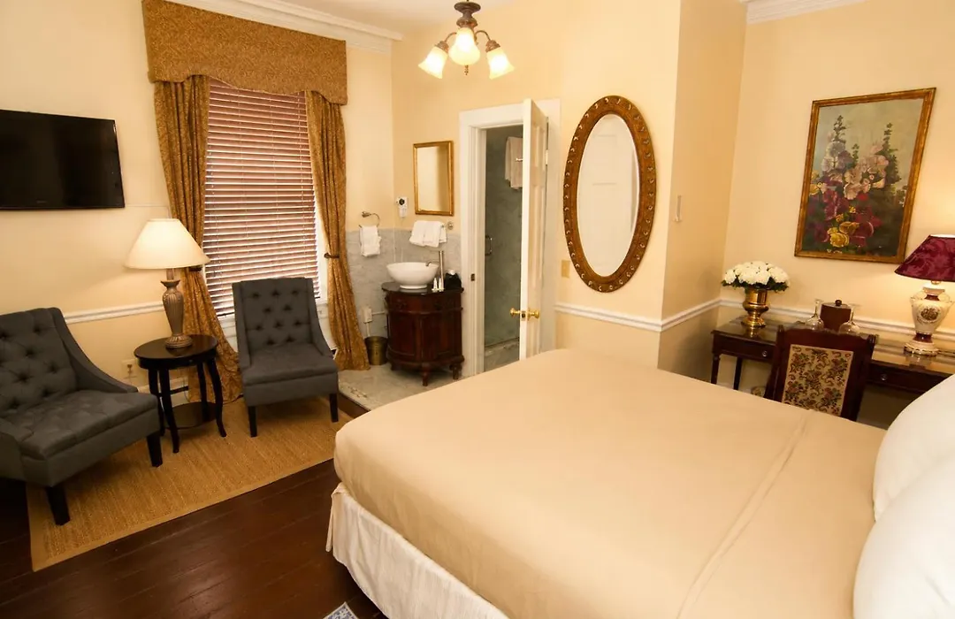 Inn On Bellevue (Adults Only)-1