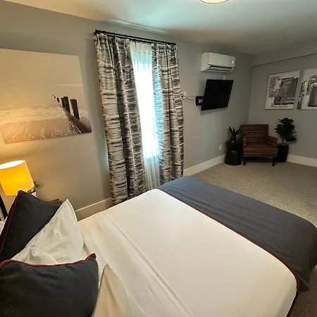Entire Modern 7 Unit 7 Bath Boutique Inn-2