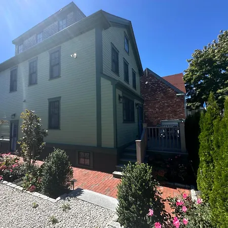 Epic Downtown Newport Location W Parking-2