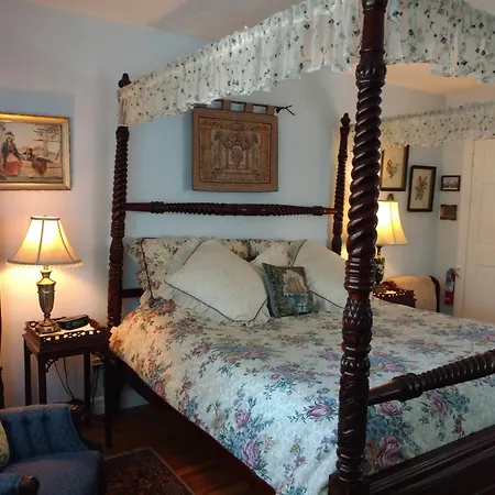 Armistead Cottage Bed & Breakfast-2