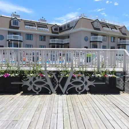Wellington Resort-2